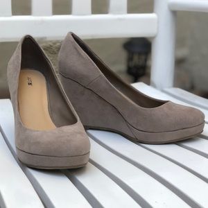 Simple Nude Wedges by Apt.9